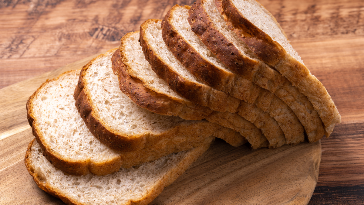 Българите ядат по-малко хляб и кисело мляко, но повече месо