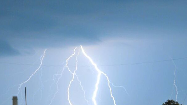 Мълния удари мъж и дете в Стара планина