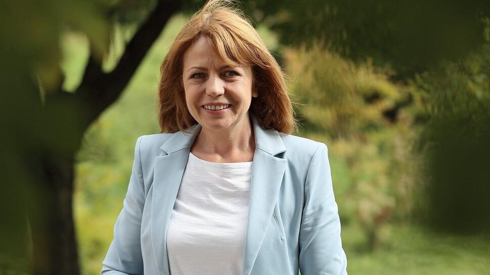 Фандъкова към "Възраждане": Да посегнеш на достойнството на българския учител е престъпление