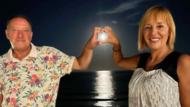 Мая Манолова показа романтична снимка и възкликна: Веднъж на синя луна