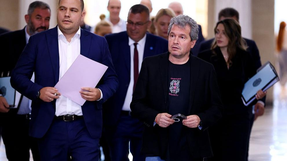 ИТН се регистрираха за изборите: Изкушаваме се и ние да направим 6 коалиции, за да сме в тренда