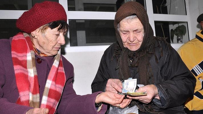 Изплатиха забавените заплати за личните асистенти