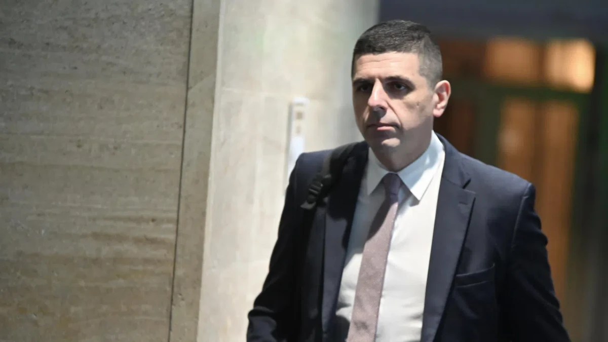 Мирчев за снимките на Пеевски с Джевдет Чакъров: Прилича на "заложническа криза"