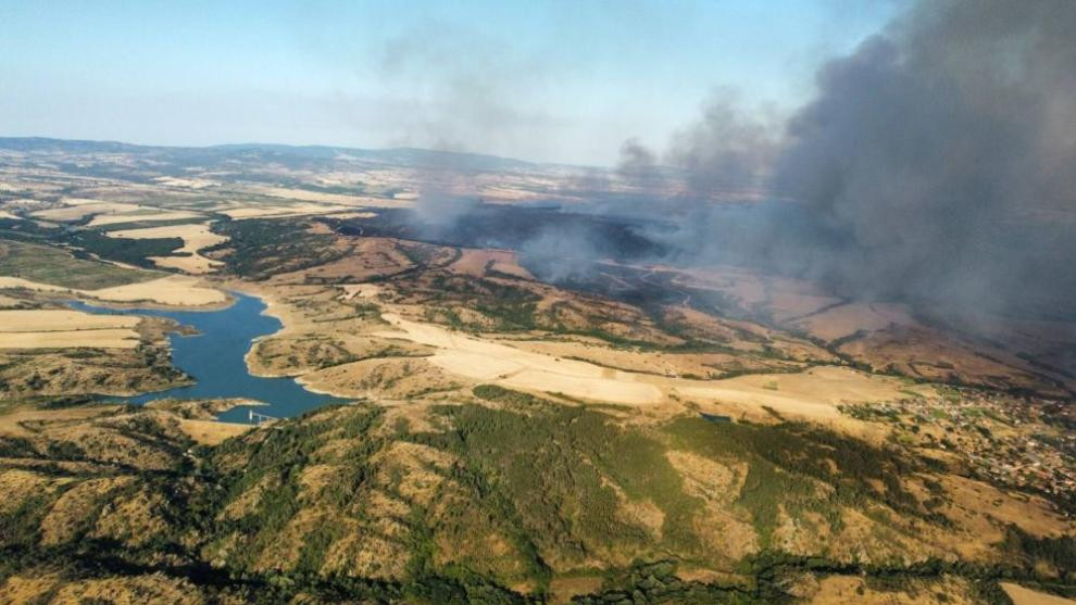 Пожар и задимяване спря движенито по част от АМ „Марица“, огънят в Сакар е овладян