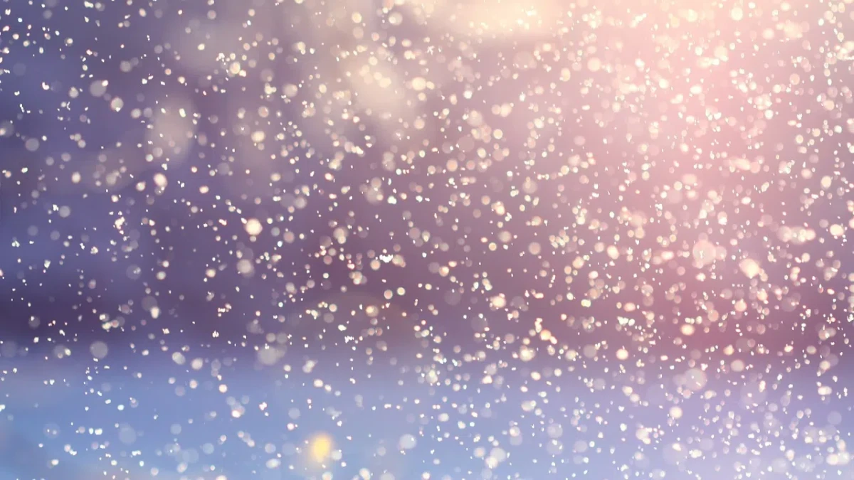 Сняг посред лято заваля в Румъния