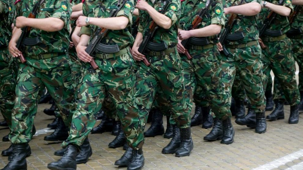 Българските войници ще могат да сключват договори за служба с МО до пределна възраст