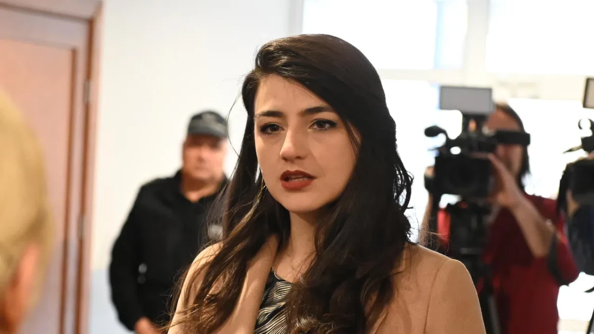 Лена Бориславова: Балабановци и Тошковци не могат да преглътнат факта, че си отиват