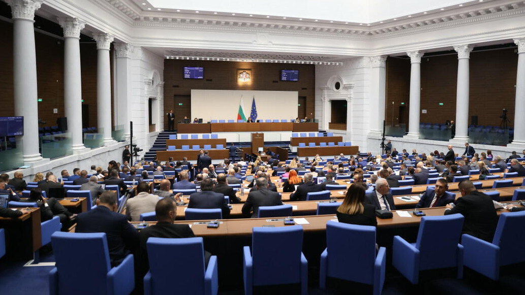 „Тренд“: Пет партии сигурни за парламента - Радев изпреварва ГЕРБ-СДС, оспорвано трето място