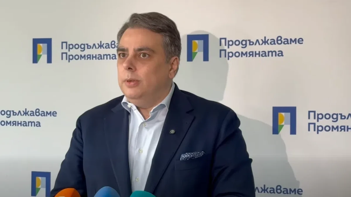 Асен Василев призова Радев да подкрепи протест срещу Сарафов