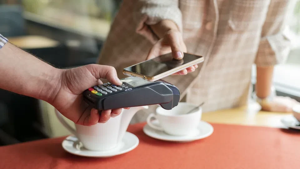 Все повече българи започват да използват мобилно банкиране