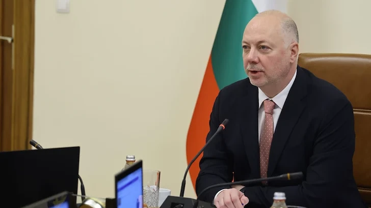 Кабинетът "Желязков" разпределя пари за МВнР на прощално заседание