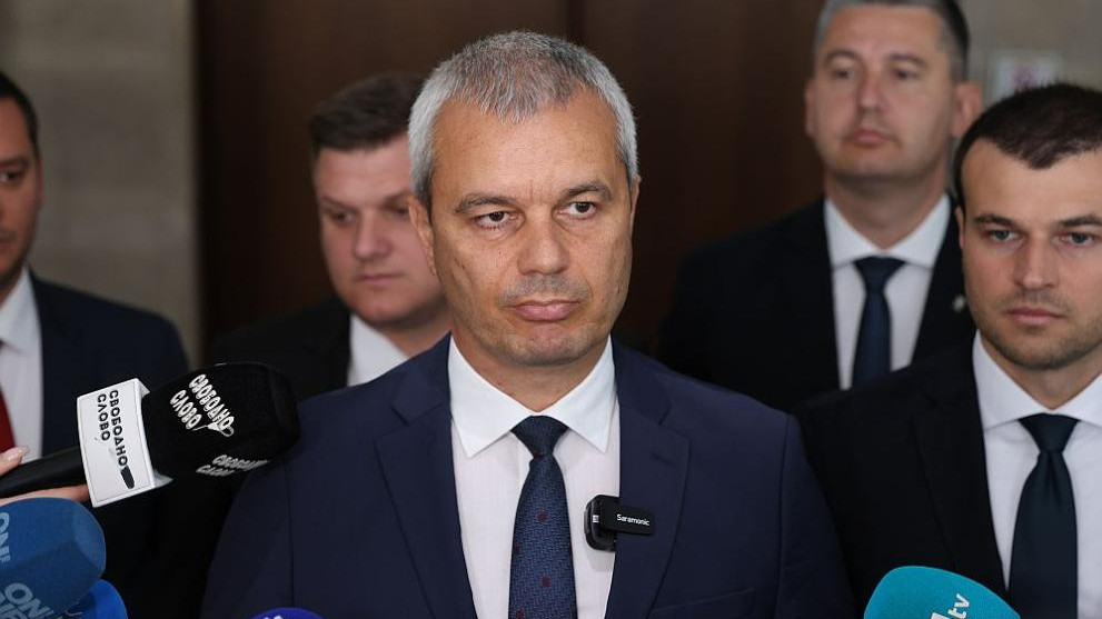 Костадинов: Няма нищо по нормално от това да позволим вноса на руски петрол