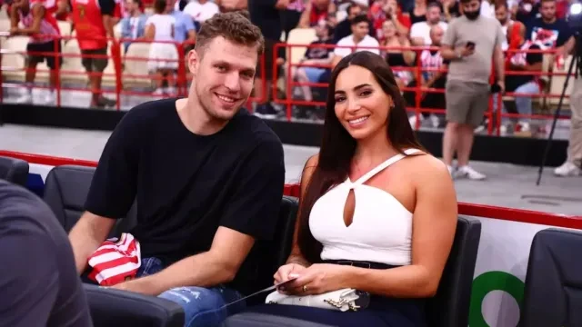 След близо четири години връзка: Везенков се раздели с красавица