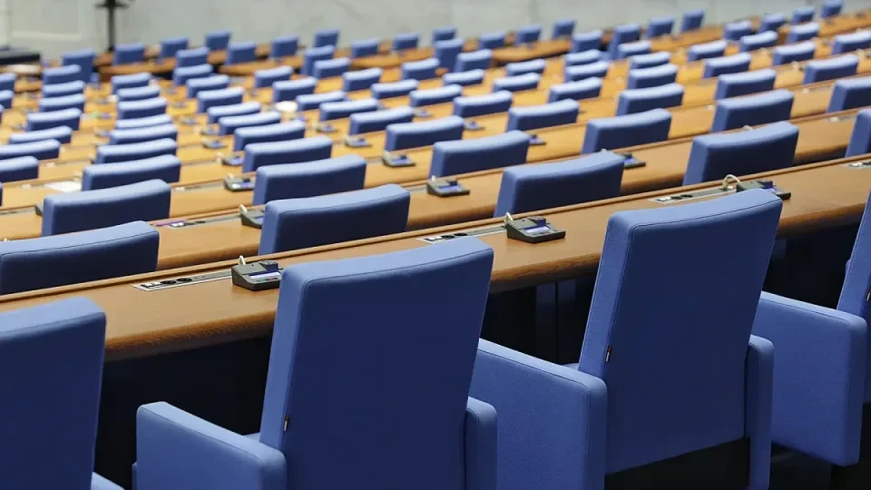 Парламентът обсъжда строги наказания за престъпления срещу деца