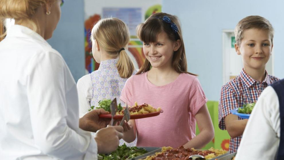 Менюто на децата под лупа: Какво казва наредбата за здравословно хранене на учениците