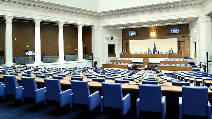 Свикват спешно парламента заради кризата с горивата