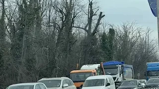 АПИ налива милиони държавни пари в невидима "пътна помощ"