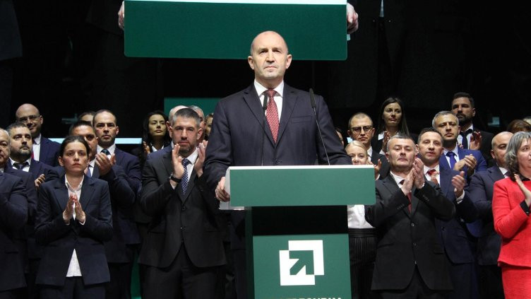 Радев обеща: Ако имаме мнозинство в НС, страната ще тръгне много бързо напред