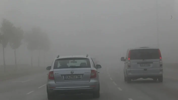 Мъгла и ремонти блокират трафика у нас