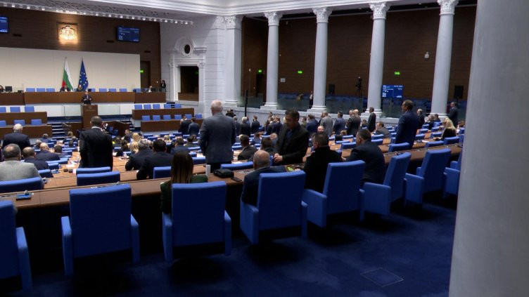 НС реши добавки за Великден и Коледа да се изплащат всяка година