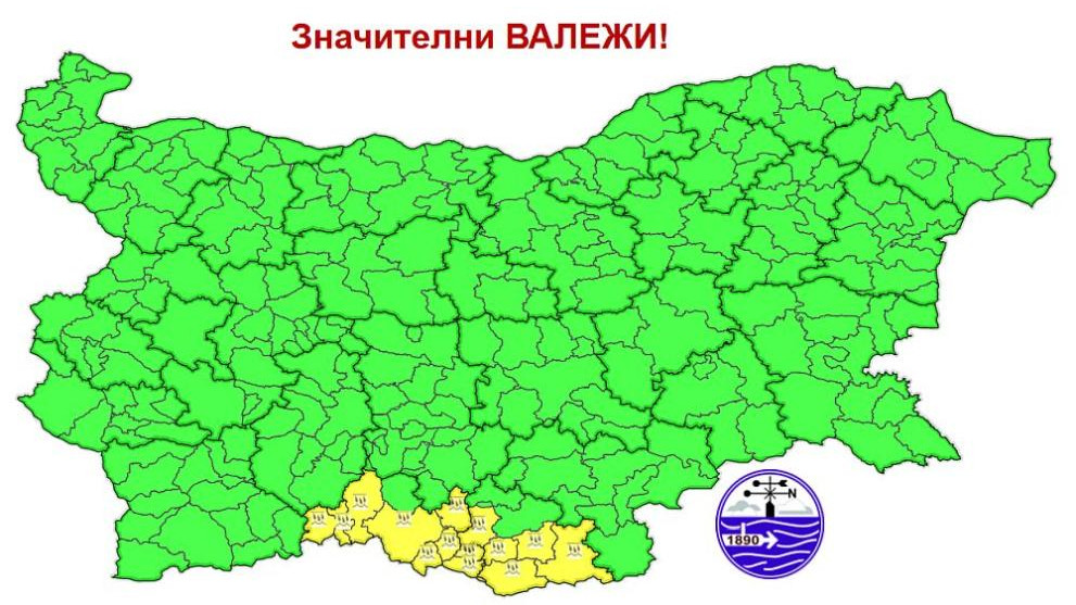 Април започва с бурно време: валежи и жълт код в две области