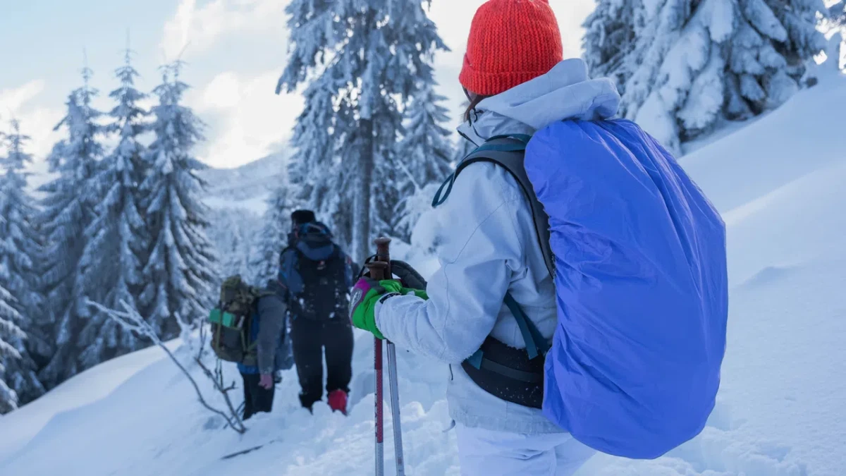 На повечето места в планините снежната покривка е заледена