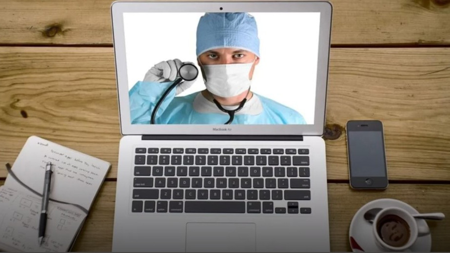 Доктор през екрана: МЗ разписа правилата за онлайн прегледи, но забрани "дистанционното" раждане