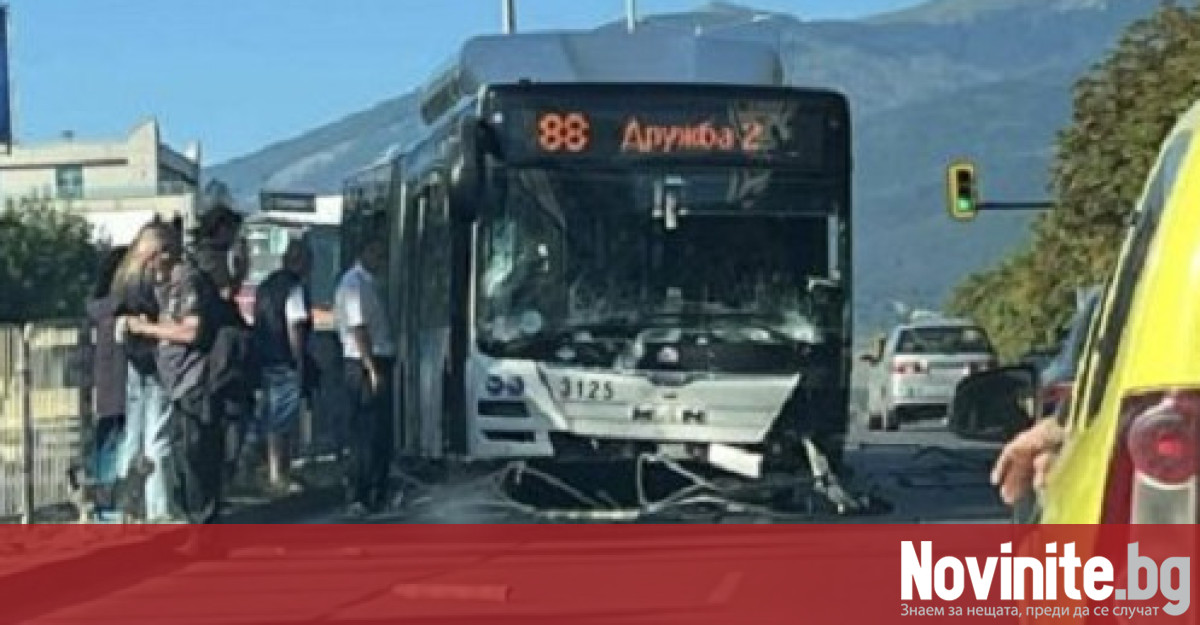 Автобус на градския транспорт катастрофира в София Инцидентът е станал