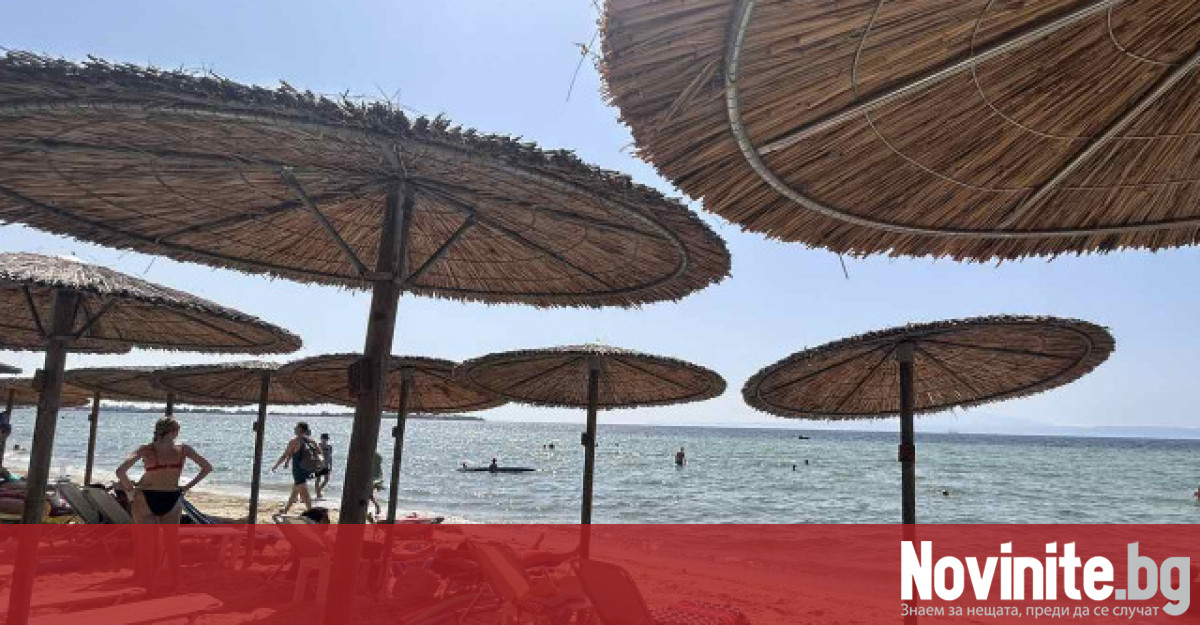 Известният гръцки плаж на о Тасос Marble beach се пръска