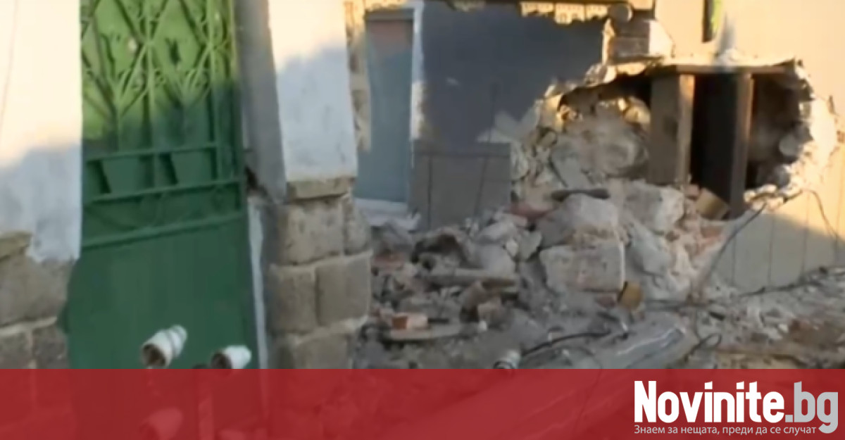 Трактор се вряза в къща в село Чоба и отнесе