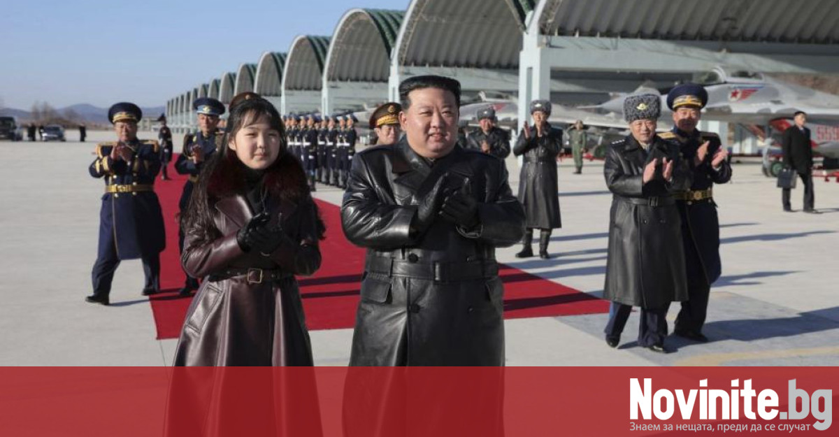 Севернокорейският лидер Ким Чен Ун и дъщеря му наблюдаваха демонстрация