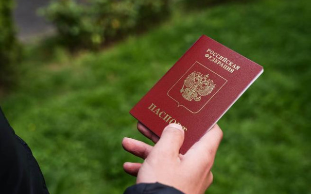 ЕС спира облекченото издаване на визи за руснаци, но няма дя наложи пълна забрана