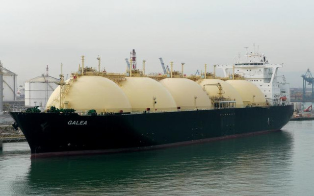 Опасност от петролен разлив край Гибралтар, след като танкер се сблъска с друг кораб