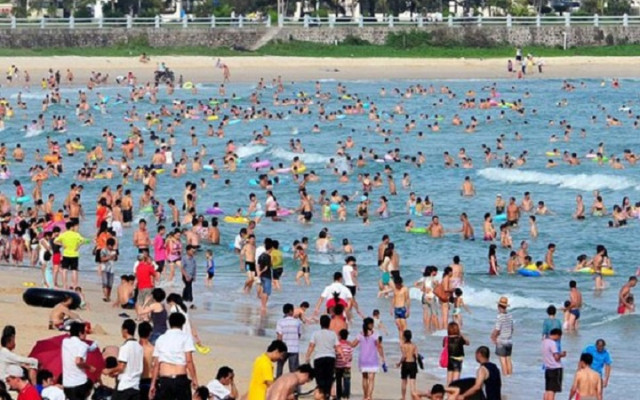 Китай блокира 80 000 курортисти заради COVID-19