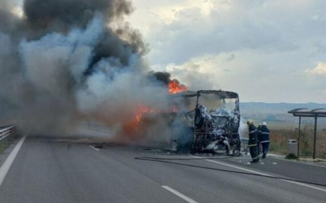 Горящ автобус затвори АМ „Тракия” край Бургас