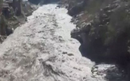 Над 1000 души са блокирани от наводнение в Долината на смъртта