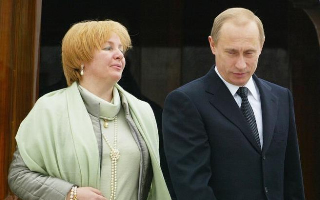 Путин хвърли милиарди за мълчанието на първата си жена (СНИМКИ, ВИДЕО)