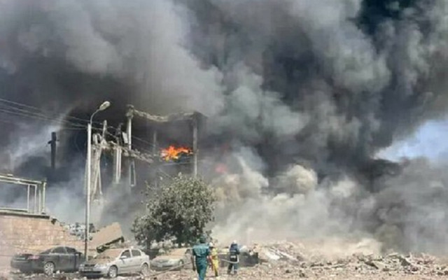 Десетки пострадали при експлозия в търговски комплекс в Ереван