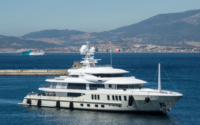 74-метровата яхта за $100 млн. - собственост на семейството на Дмитрий Медведев?