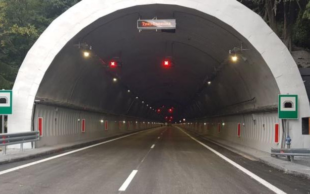 Пуснато е движението в ремонтираната тръба за София на тунел „Ечемишка“ 