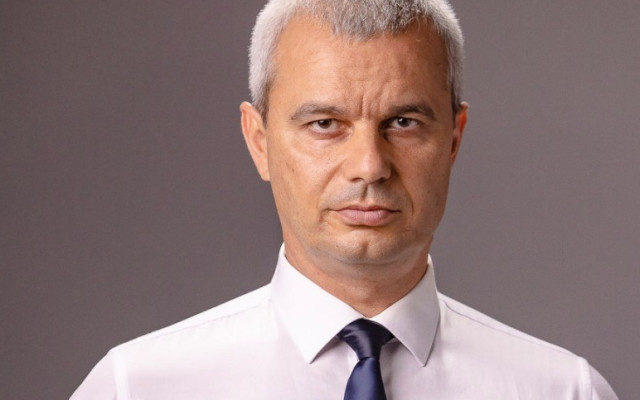 Костадинов ядосан, че телевизиите извънредно излъчвали след кончината на Елизабет Втора