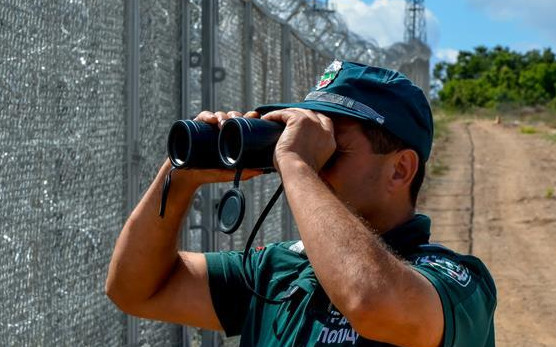 МО праща още 500 военни да пазят границата, ще могат да арестуват мигранти