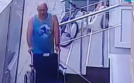 Мъж се престори на сакат, за да открадне инвалидна количка