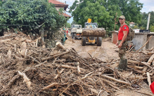 8-и ден разчистват наводнените села Богдан, Каравелово и Слатина
