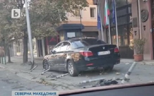 Разследват инцидент с български коли пред посолството ни в РСМ