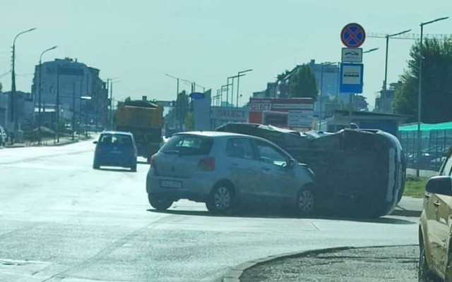Двама друсани се помляха с колите си в София