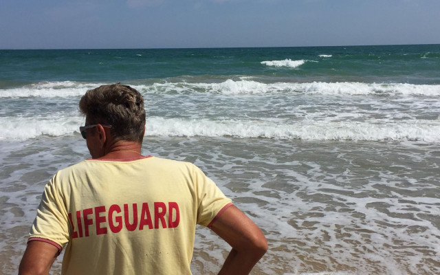Доайенът на спасителите у нас издъхна на плаж в Слънчака, след като спаси 2 нагли жени