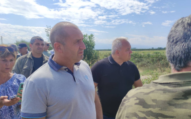 Президентът за потопа в Карловско: Държавата да помогне с каквото може