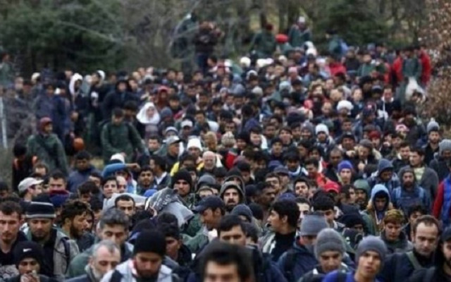 "Керван на свободата" от 100 хиляди мигранти се готви да щурмува гръцката граница