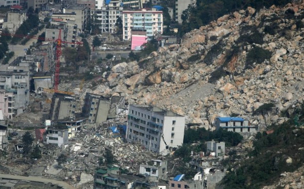 Първи кадри от силното земетресение в Китай, броят на жертвите расте
